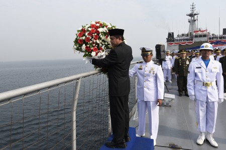 Hari Pahlawan di Teluk Jakarta