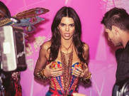 Gugup, Kendall Jenner Tampil Maksimal di Victoria Secret Fashion Show
