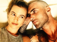 Bikin Iri, Kejutan Romantis Adam Levine untuk Istri