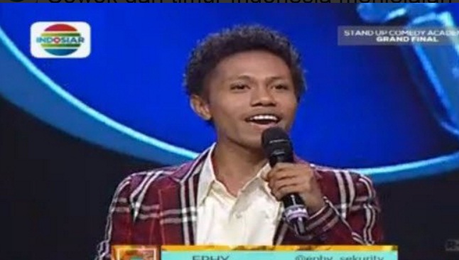 Ephy Tampil Tanpa Beban di Stand Up Comedy Academy