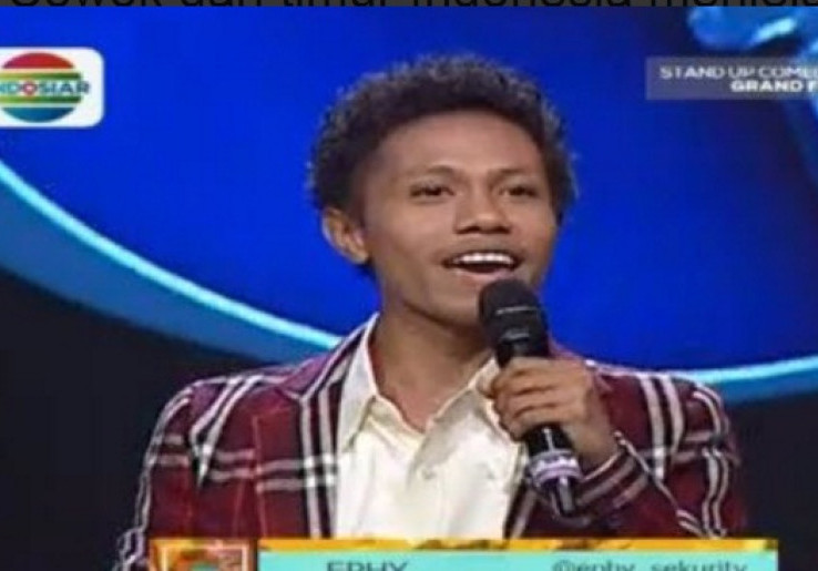 Ephy Tampil Tanpa Beban di Stand Up Comedy Academy 
