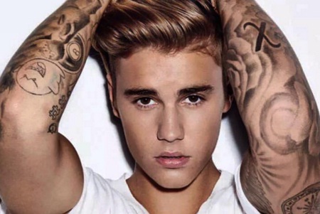 Aksi Konyol Justin Bieber Jadi Satpam