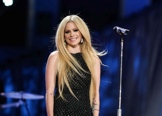 Avril Lavigne Berhasil Atasi Penyakit Lyme 