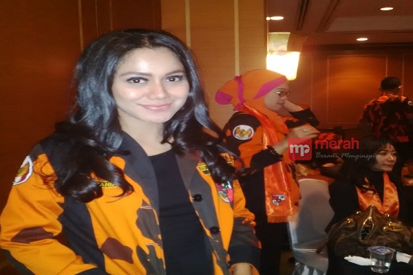 Sandra Sitaniya, Artis dan Model yang Eksis di Pemuda Pancasila