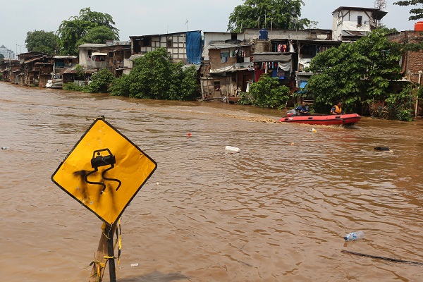 Puskesmas Jatinegara Siagakan Tim Medis di Lokasi Banjir