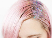 Tren Baru Glitter di Rambut, Berani Coba?