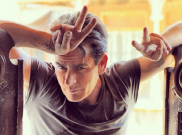 Aktor Hollywood Charlie Sheen Positif HIV/AIDS?