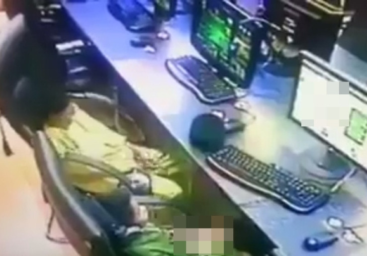 Onani di Warnet, Bocah Ingusan Kena Damprat