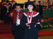 Selamat, Jupe Resmi Bergelar Sarjana Hukum