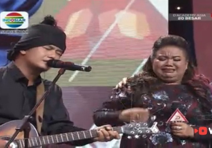 Aty dapat Kejutan dari Iwan Fals KW di D’Academy Asia