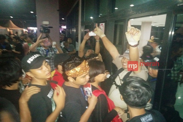 Salah Informasi, Penonton Konser Iwan Fals Minta Tiket Dikembalikan
