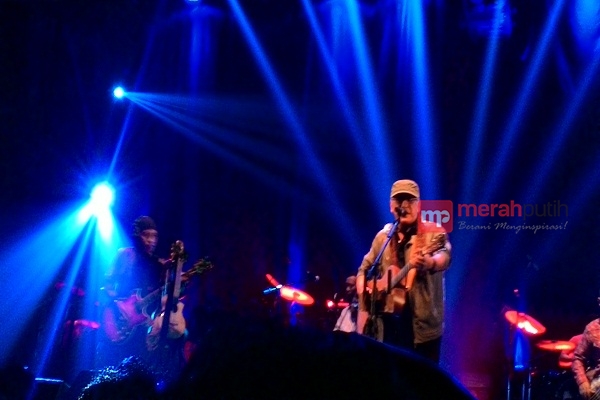 Gebrak Istora, Iwan Fals Dedikasikan Konsernya untuk Hari Pohon