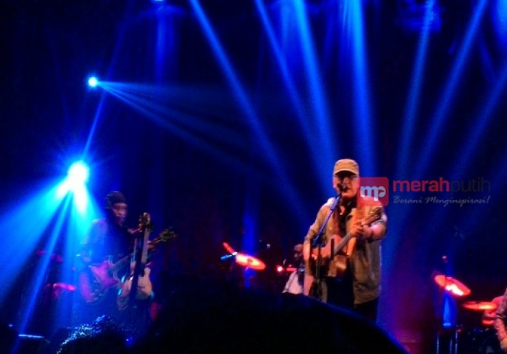 Gebrak Istora, Iwan Fals Dedikasikan Konsernya untuk Hari Pohon