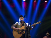 Kemeriahan Konser Tunggal Iwan Fals
