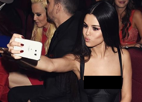 Selena Gomez Tampil Hot di American Music Awards 2015
