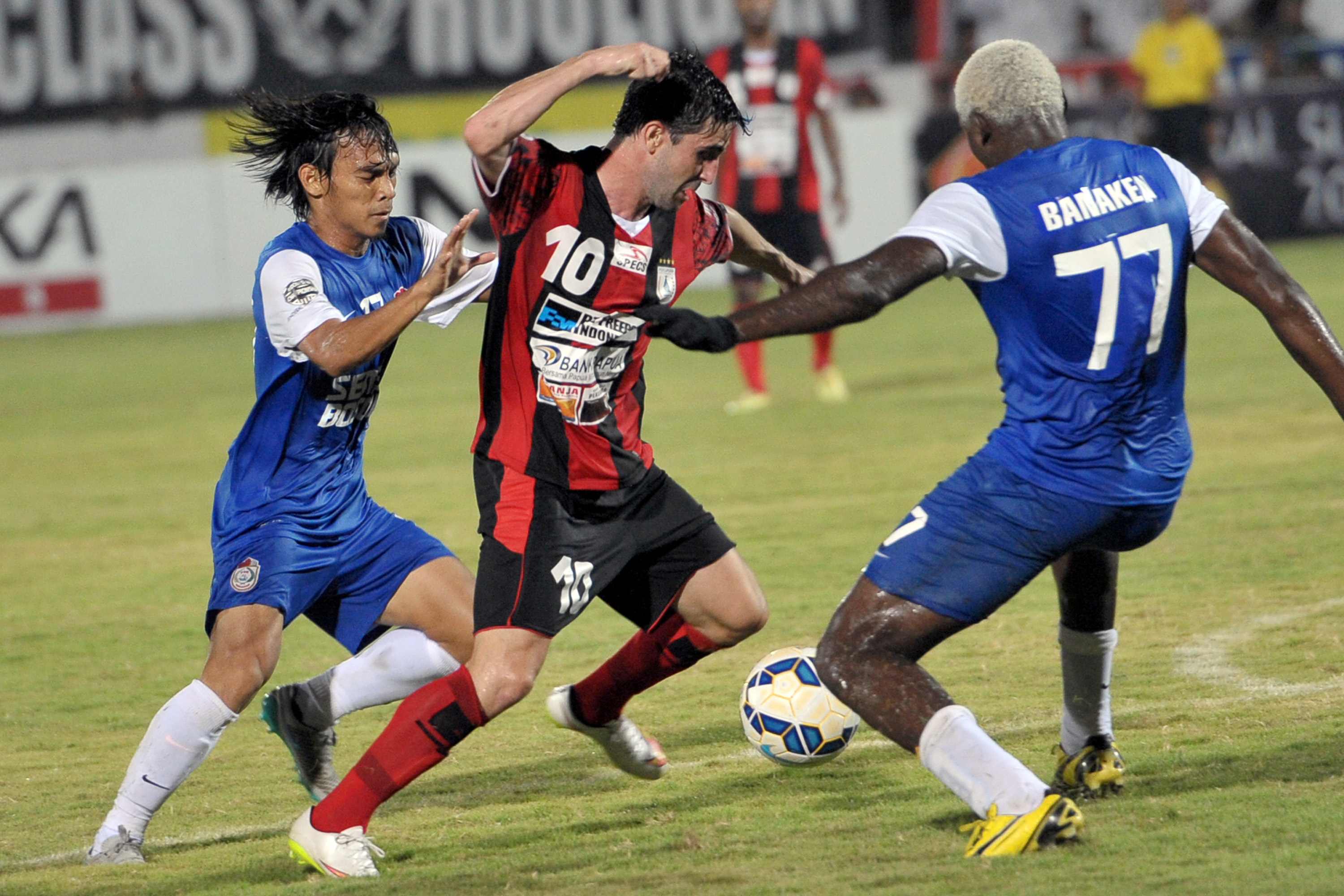 Persipura Bungkam PSM, Mitra Kukar Jinakkan Semen Padang
