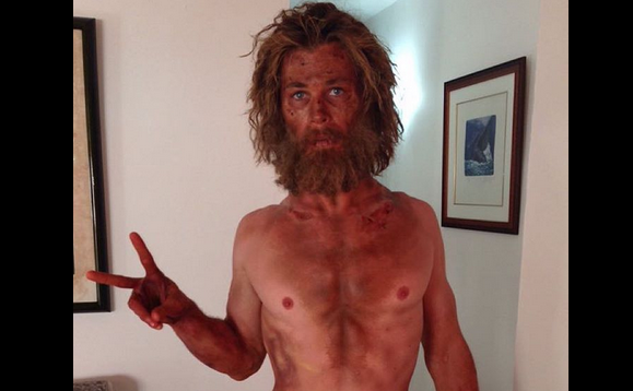 Kurus Kering, Chris Hemsworth Jadi Gelandangan?
