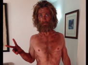 Kurus Kering, Chris Hemsworth Jadi Gelandangan?