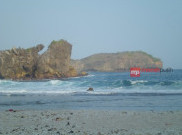 Asyiknya Berkemah di Bibir Pantai Jungwok Yogyakarta