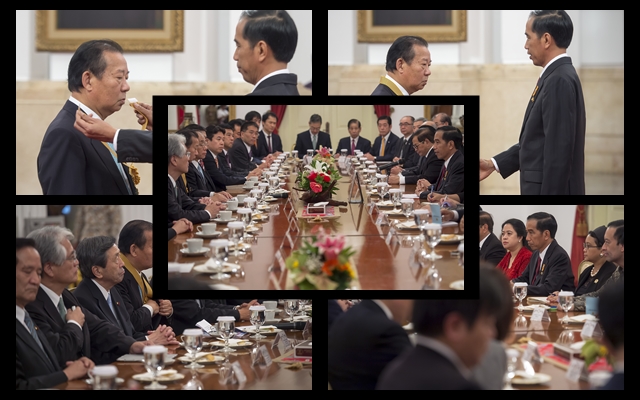 Jokowi Anugerahkan Bintang Jasa Utama ke Ketua Liga Jepang-Indonesia