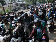 Aksi Buruh Jadi Tontonan Gratis Warga Depok
