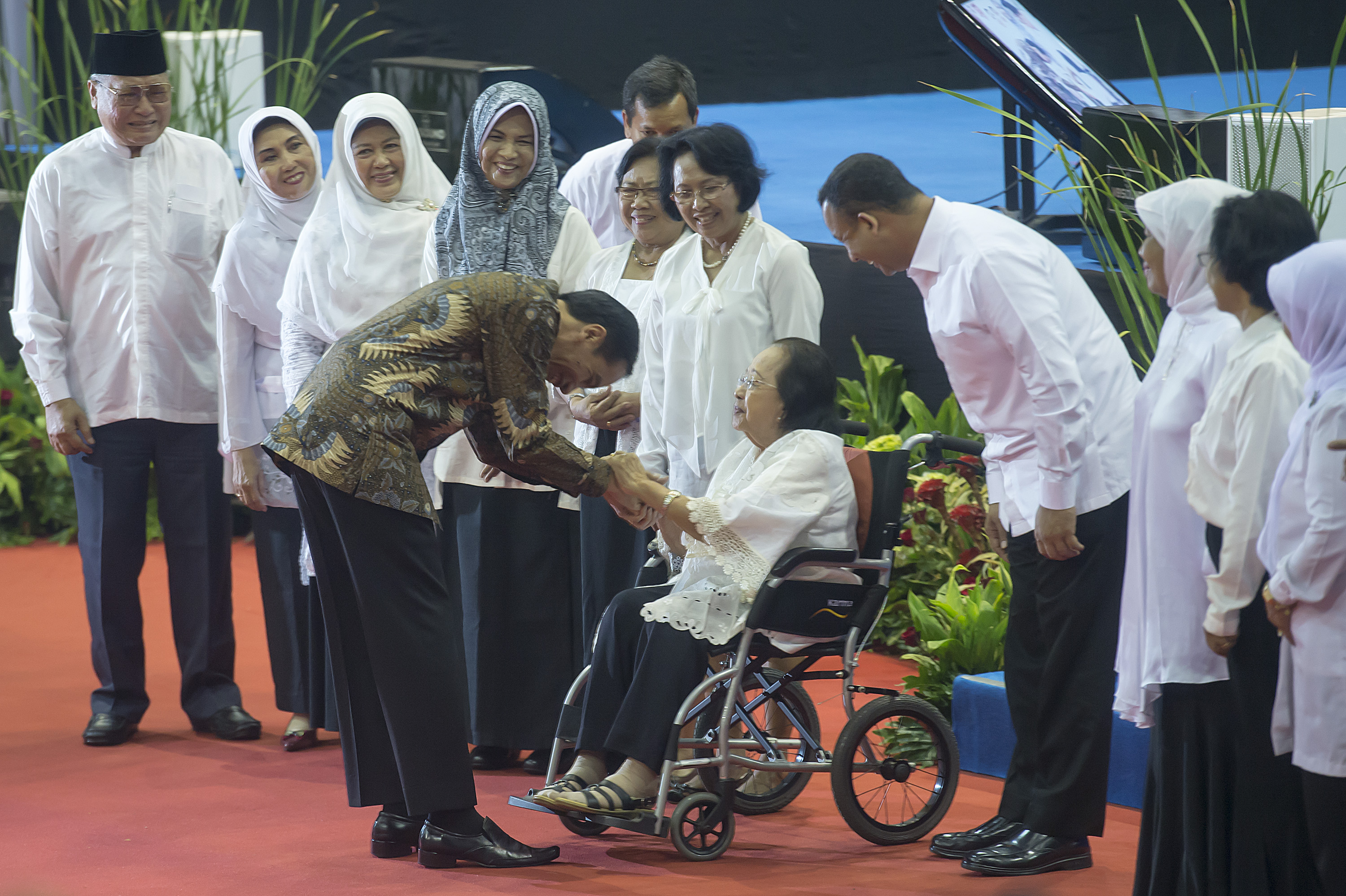 Peringati Hari Guru, Netizen: Terima Kasih Atas Jasamu