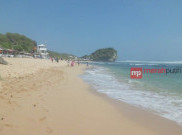 Asyiknya Berteduh di Gua-gua Pinggir Pantai Indrayanti