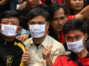 Demo Buruh, Orator Sindir Massa yang Neduh di Bawah Pohon