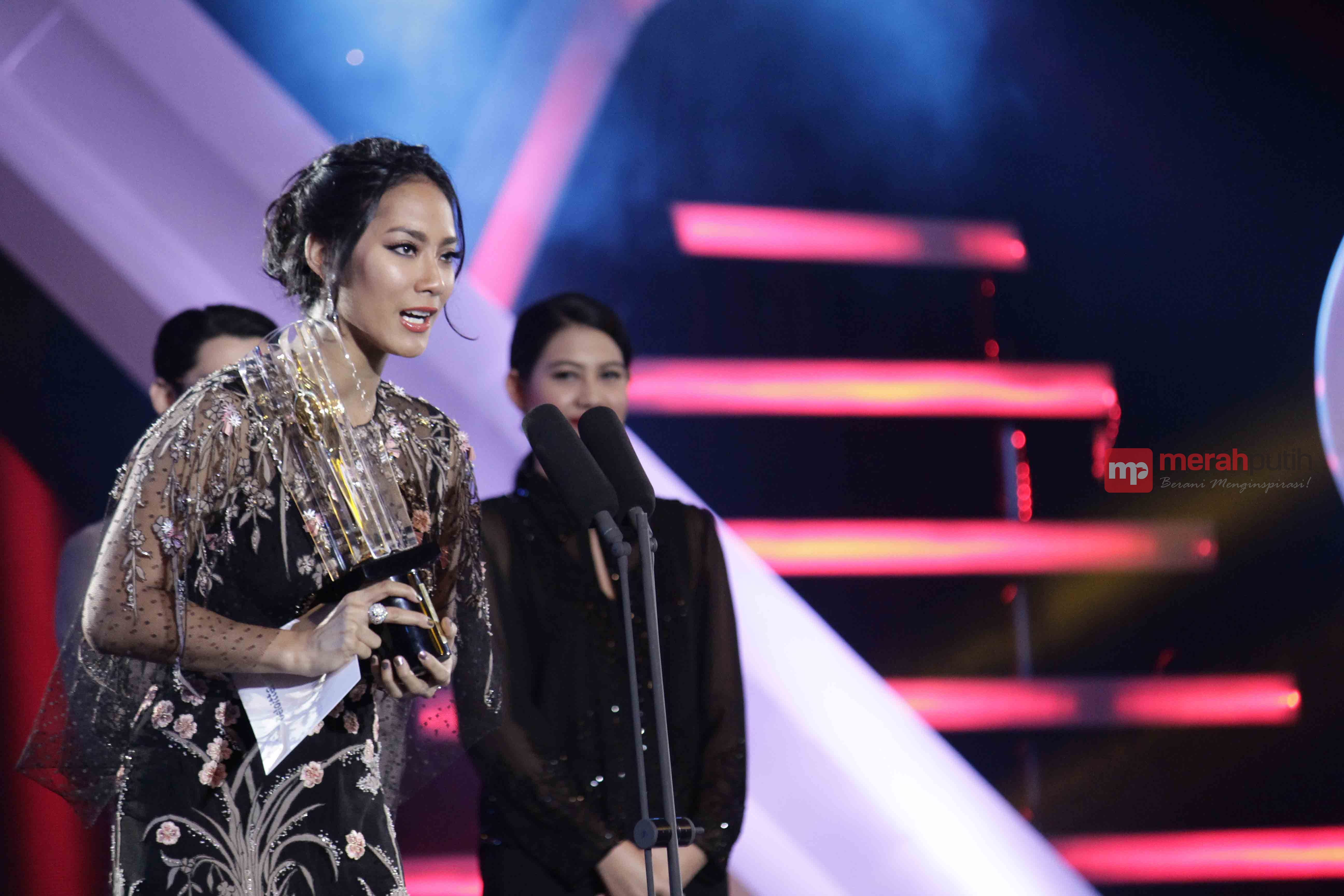 Tara Basro Singkirkan Chelsea Islan dan Marsha Timothy di FFI 2015