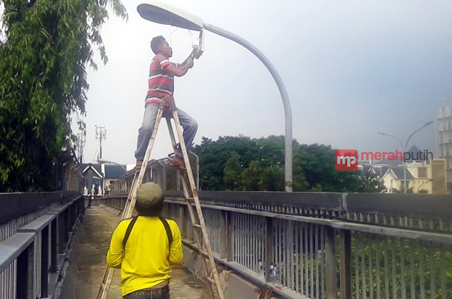Pegawai Kelurahan Minta JPO Pondok Pinang Dibongkar