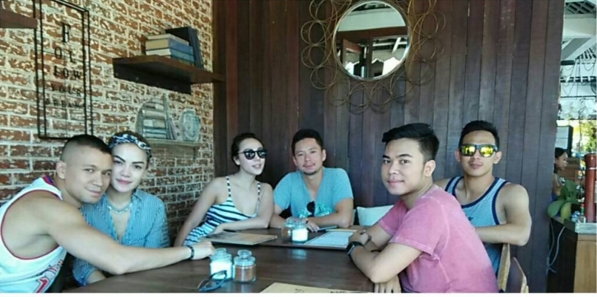 Foto Mesra Nikita Mirzani dan Samuel Rizal