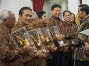 Jokowi Berikan Penghargaan Paramakarya pada 22 UMKM