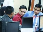 Istri dan Ibu Sandy Tumiwa Sambangi Polda Metro Jaya