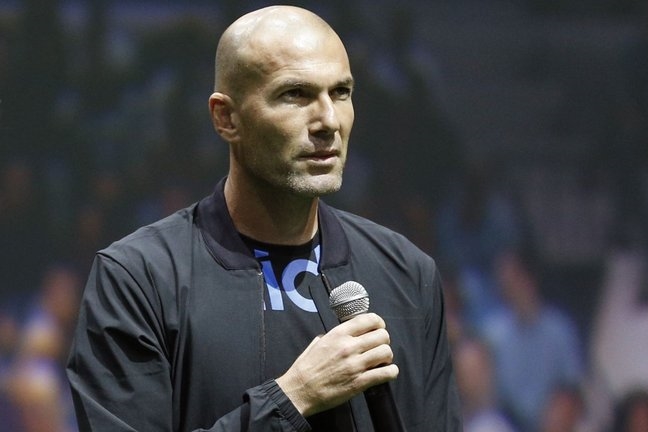 Zidane Siap Gantikan Benitez Tangani Real Madrid