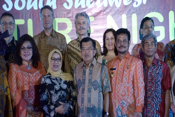 Istri Jusuf Kalla Belanja Batik Rp3 Juta Lebih