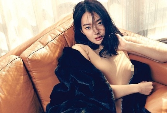 Shin Min Ah Tampil Sensual di Majalah Arena