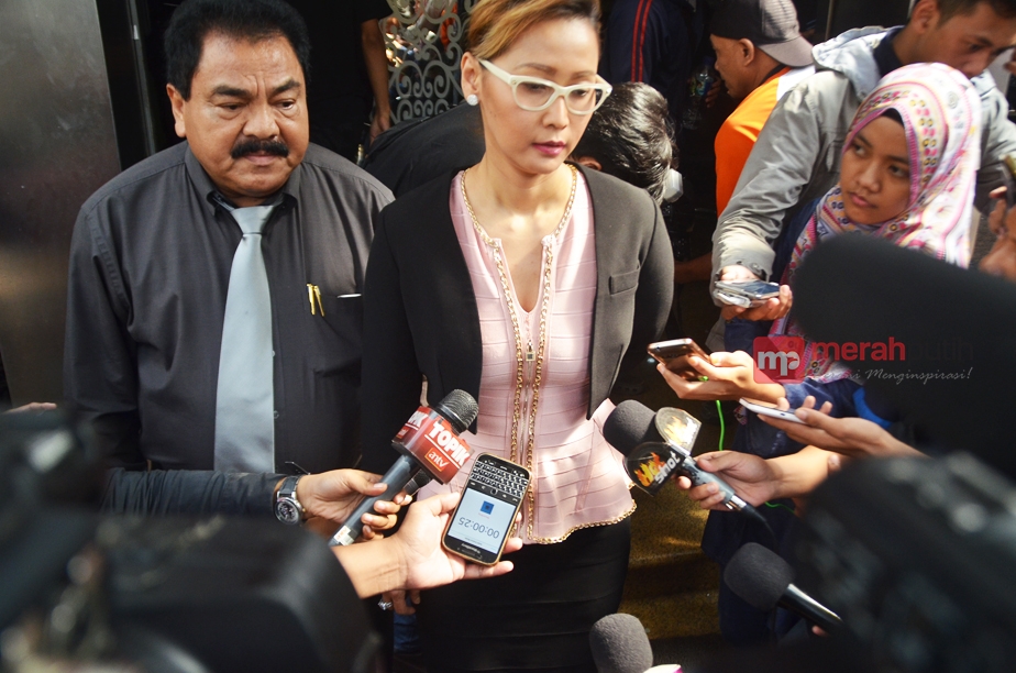 Bantah Andar Situmorang, Inul Bawa Barang Bukti ke Polda Metro Jaya