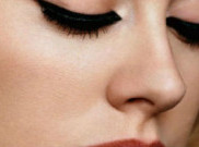 Rekor, Album Terbaru Adele Terjual 800.000 Kopi dalam Sepekan