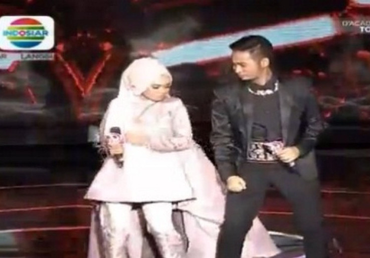 Irwan Sumenep Goyang Bareng Henny Hanip di D’Academy Asia