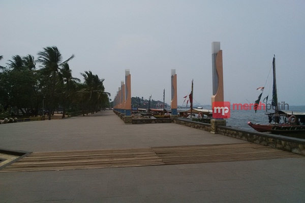 Jutaan Ikan Mati, Kawasan Wisata Ancol Sepi Pengunjung