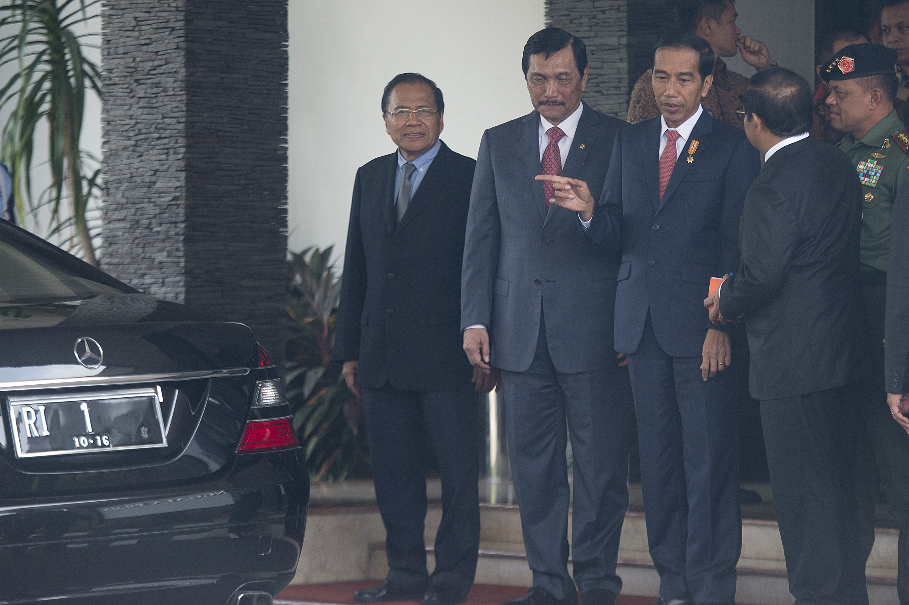 Jokowi Panggil Menhub, Netizen Minta Jonan Mundur