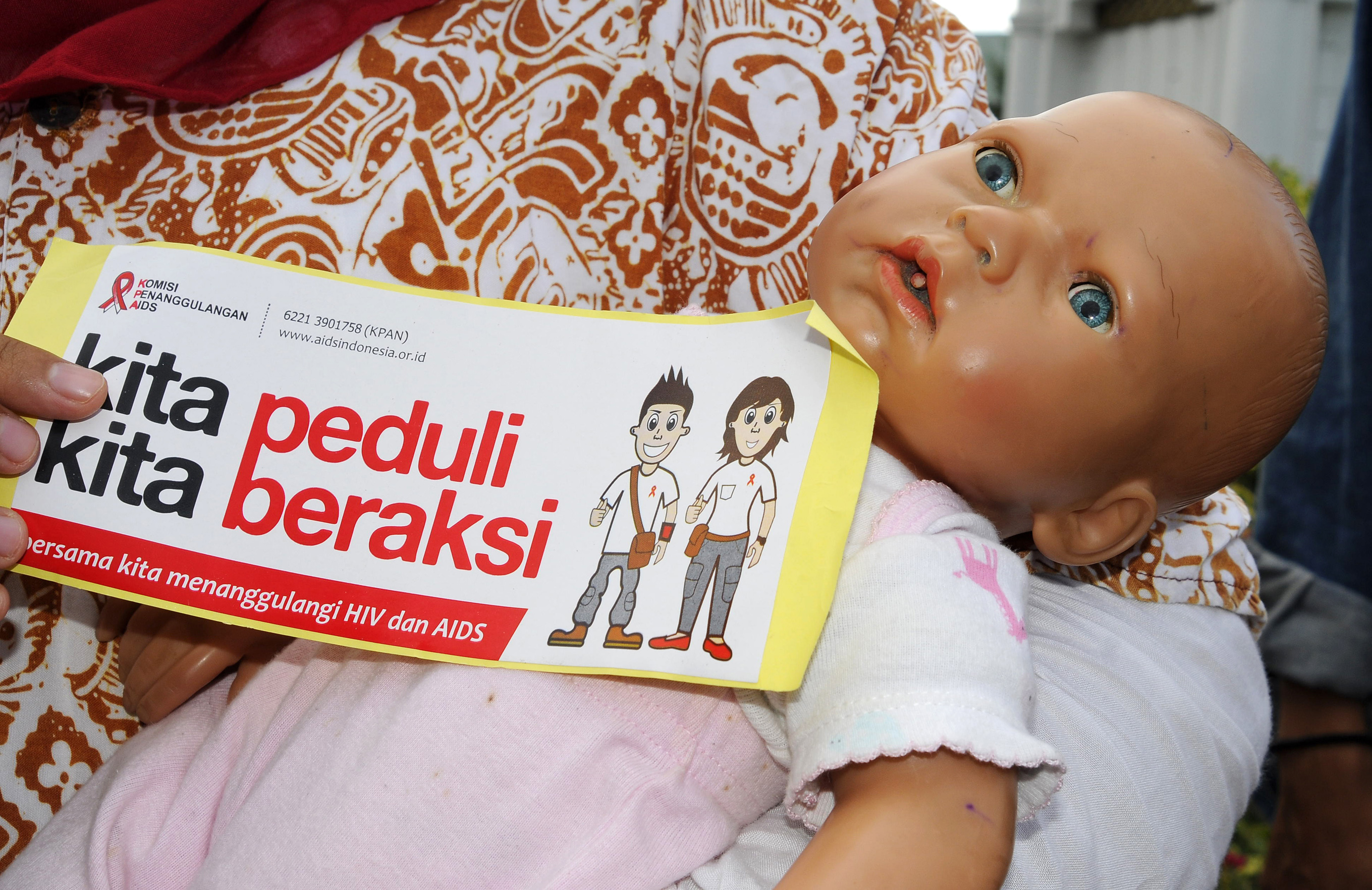 Peringatan Hari AIDS di Berbagai Kota