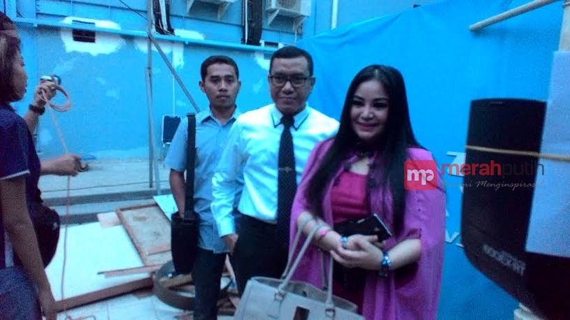 Annisa Bahar Berharap Sandy Tumiwa Kapok