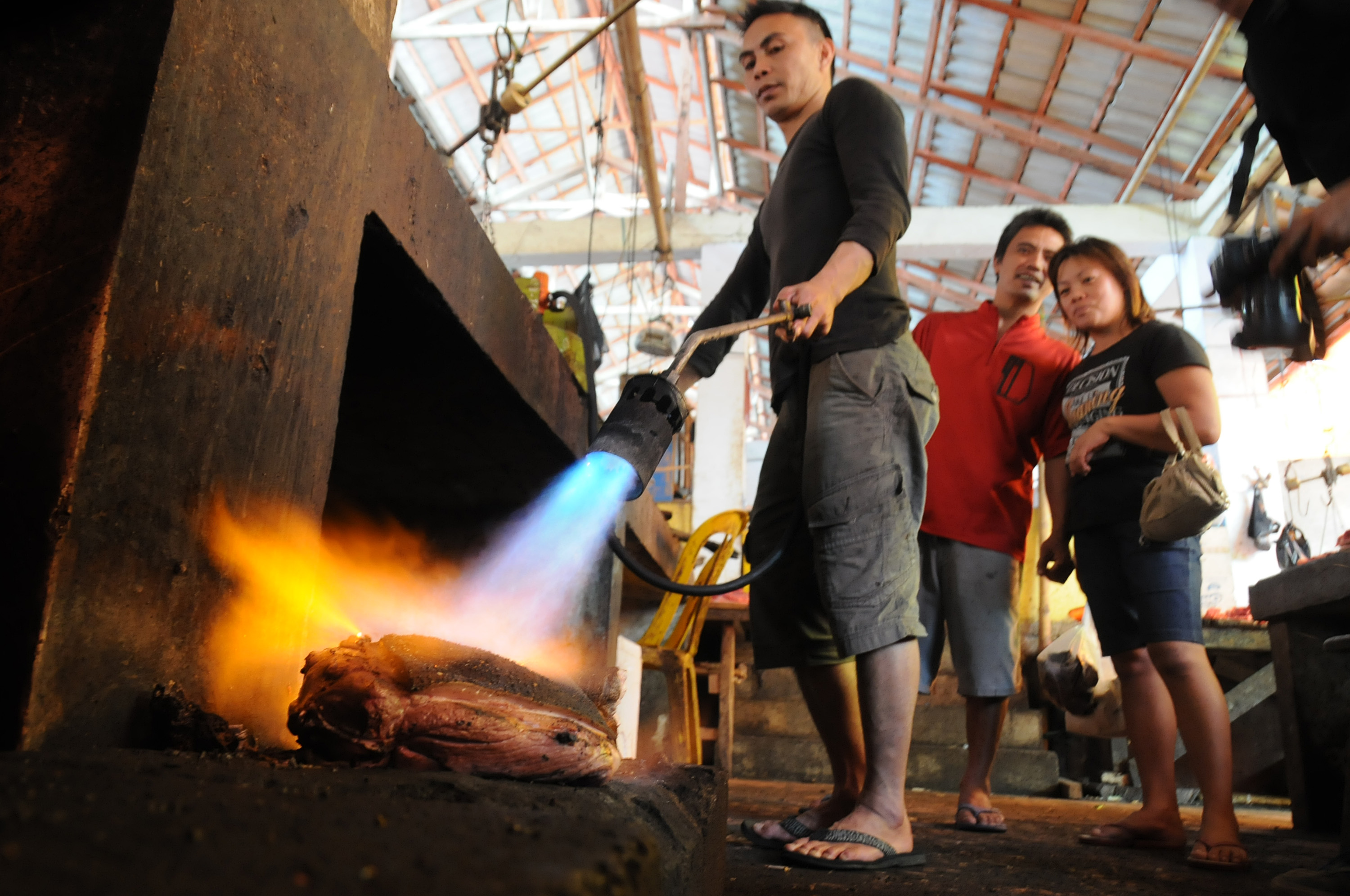 Berburu Kuliner Ekstrem di Pasar Tomohon, Berani Coba?