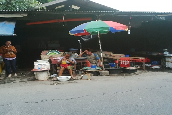 Pedagang Kerang Kalibaru Cilincing Sepi Pembeli