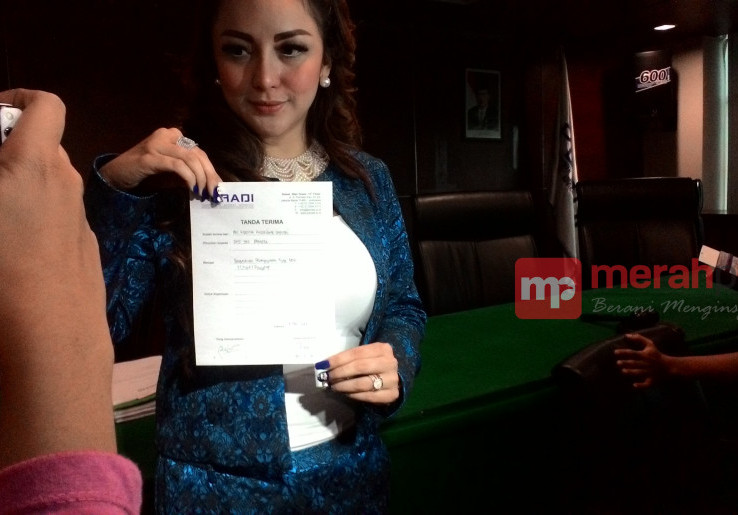 Gugat Balik Farhat Abbas, Regina Tuntut Ganti Rugi Rp150 Miliar
