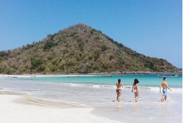 Pantai Selong Belanak, Pesona Padang Pasir Putih Lombok
