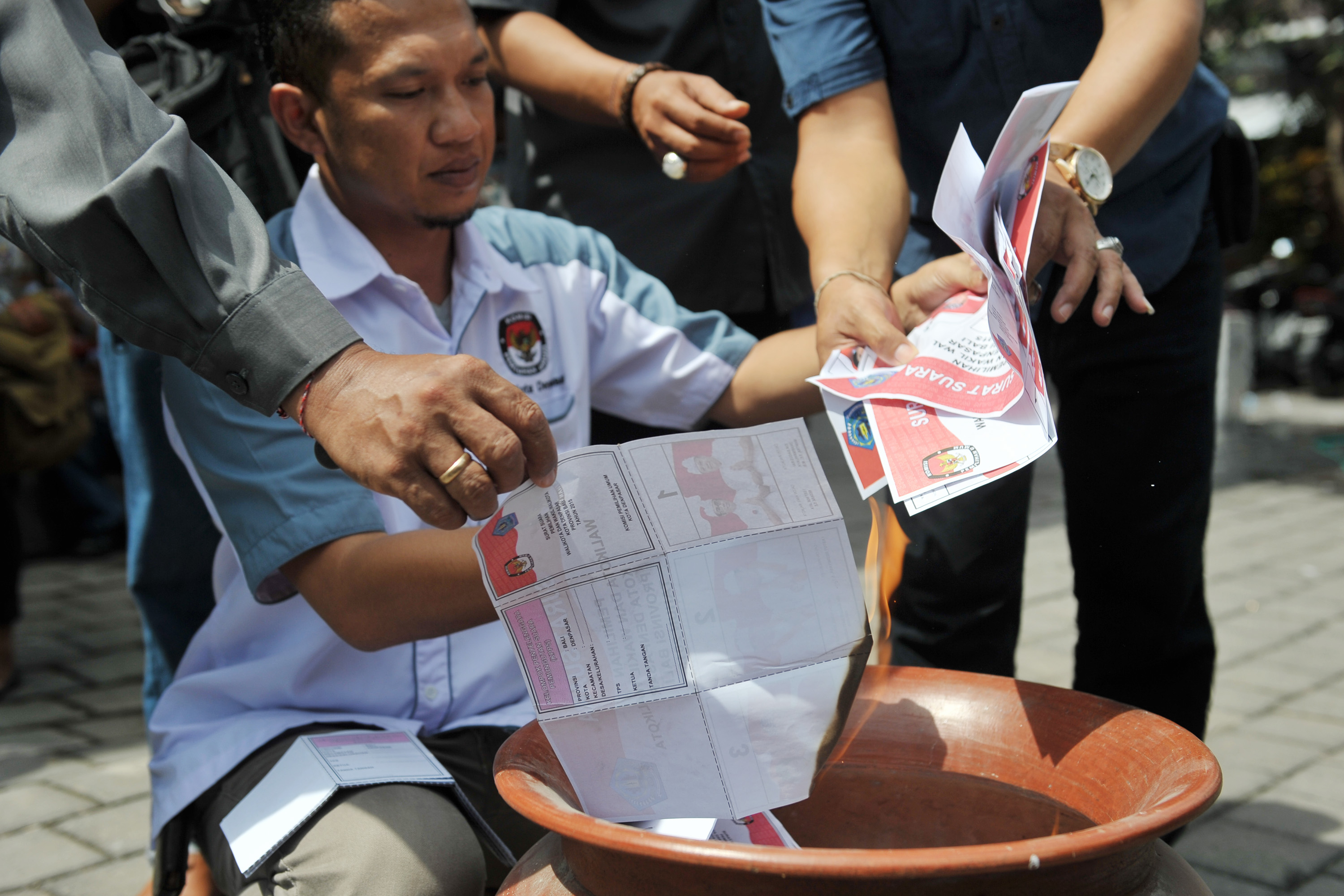  Rusak dan Kelebihan, Ratusan Ribu Lembar Surat Suara Pilkada Dimusnahkan!