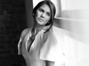 Gandeng Pria Bule, Nova Eliza Enggan Ungkap Identitas Sang Pacar