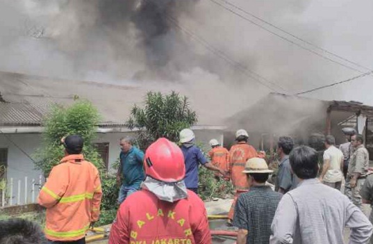 Kebakaran Hebat Baru Saja Melanda Bintaro 
